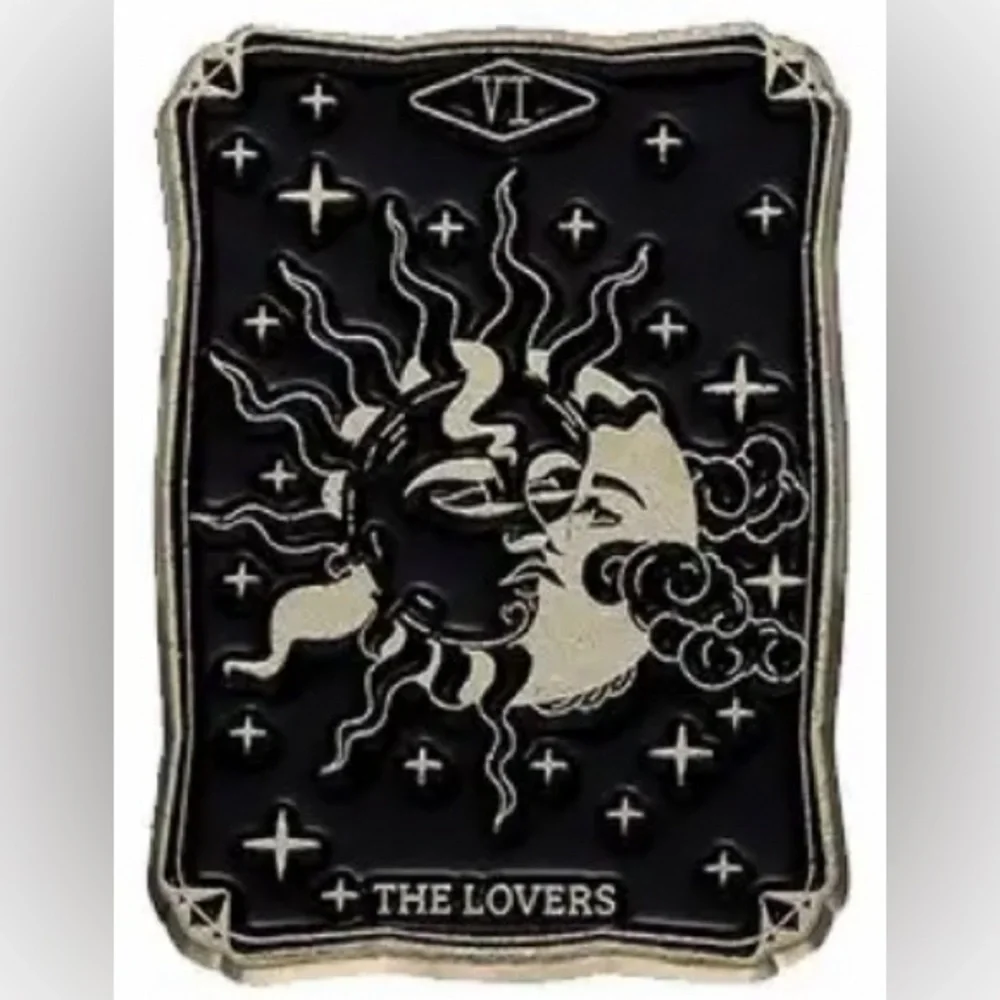 $1 TAROT CARD PIN/BROOCH. ENAMEL/METAL. NEW. $1 WITH ANY $10 ORDER OR MORE - Picture 2 of 16